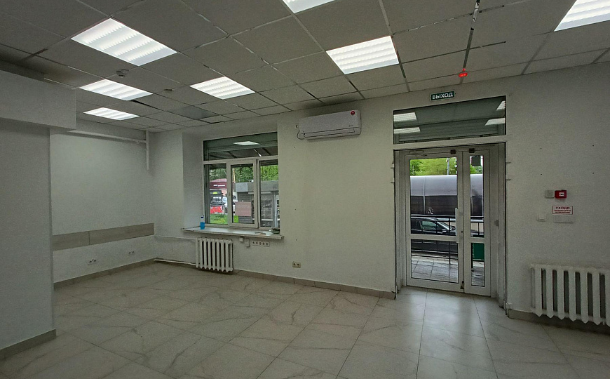 Сдам торговое помещение (74,5 м²) с высоким трафиком фото