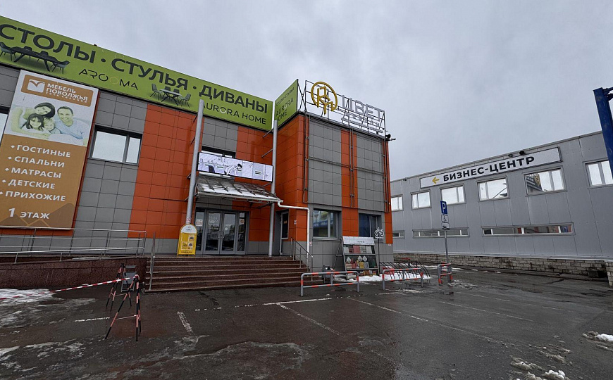 Торговые площади в крупном торговом центре фото