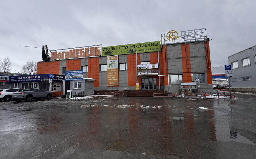 Торговые площади в крупном торговом центре фото