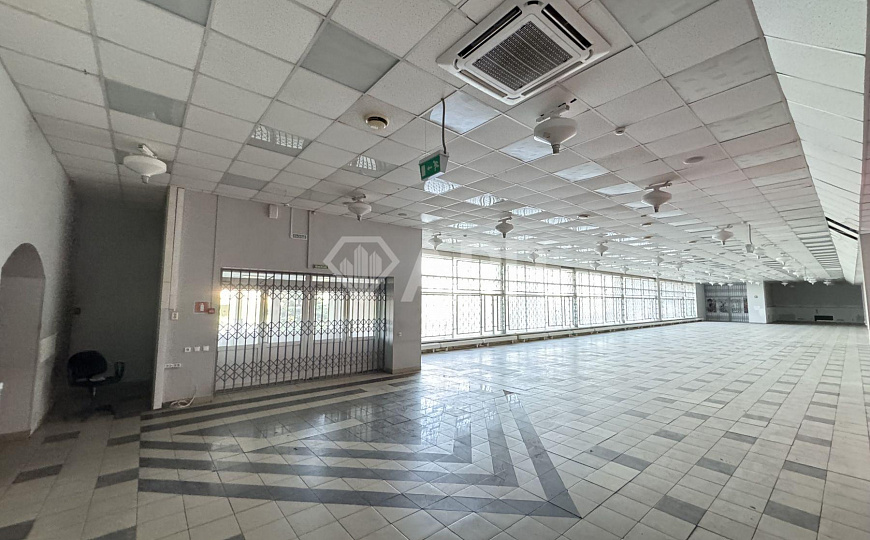 Аренда,  сдам торговое помещение, 255 м² фото