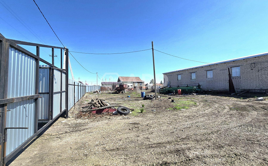 Продам отдельно стоящее здание с земельным участком, 2 426 м² фото