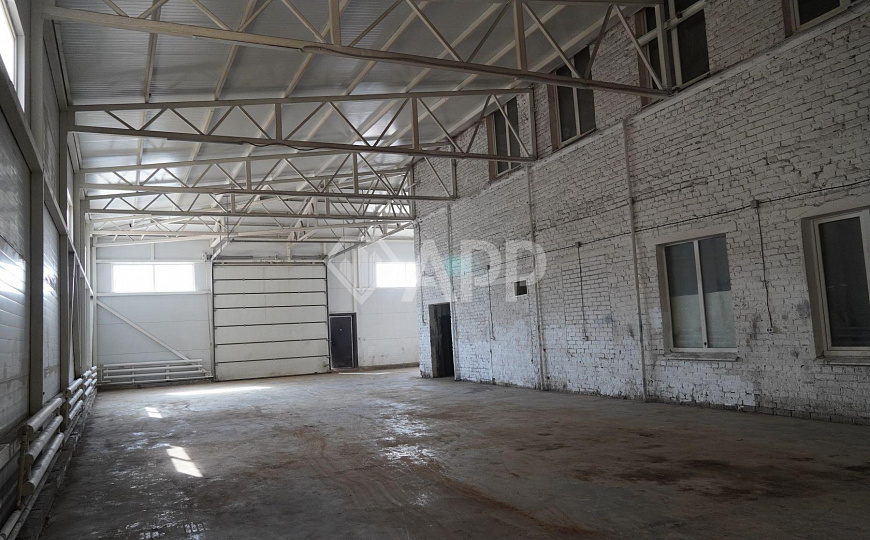 Тёплый склад (800 м²) в удобной локации. 100 кВт, централизованные коммуникации фото