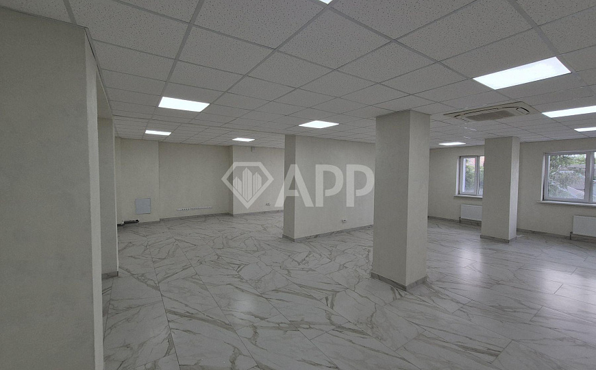 Сдам офисное помещение, 300 м² фото