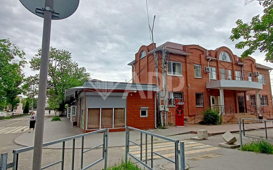 Продам 3 этажное помещение свободного назначения, 139,6 м² и З/У 79,85 м². фото