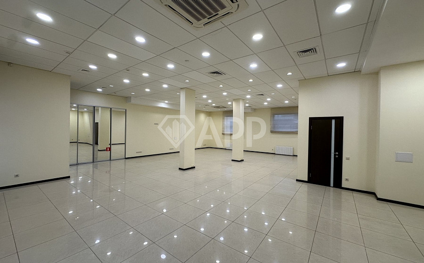 Помещение свободного назначения в центре Казани фото