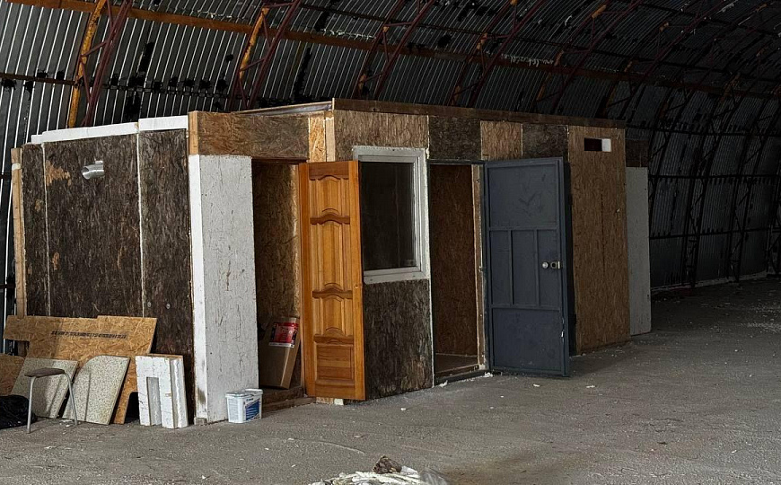 Производственный ангар и земельный участок фото