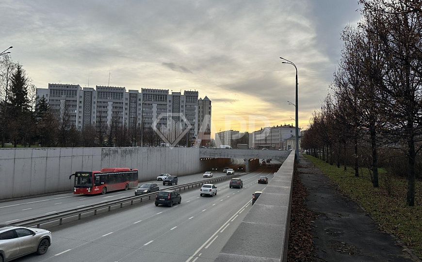 Продаю отдельно стоящее здание 1199.4м² с земельным участком в центре города  фото