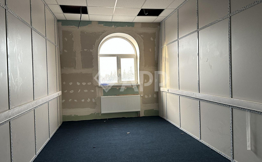 Продаю отдельно стоящее здание 1199.4м² с земельным участком в центре города  фото