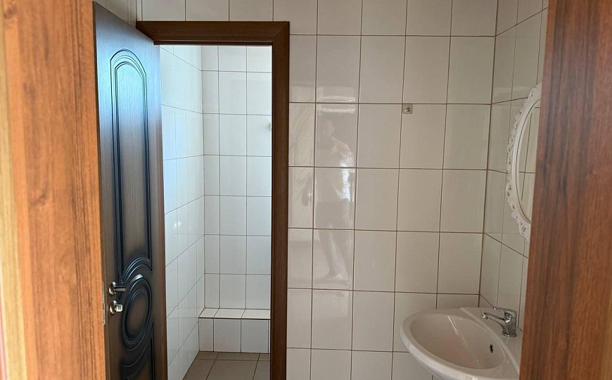 Продам помещение на красной линии фото