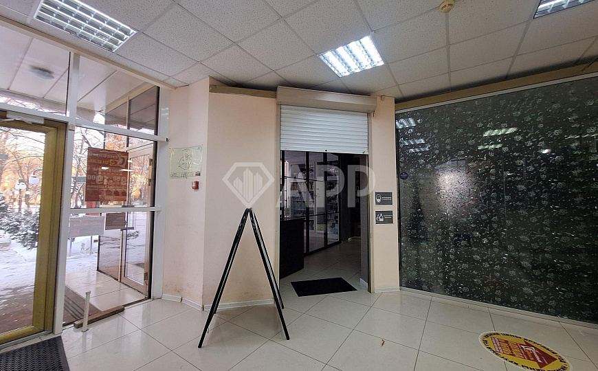 Сдам торговое помещение общей площадью 750 м² фото