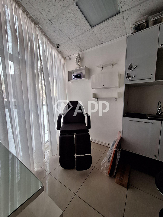 Сдам торговое помещение общей площадью 750 м² фото