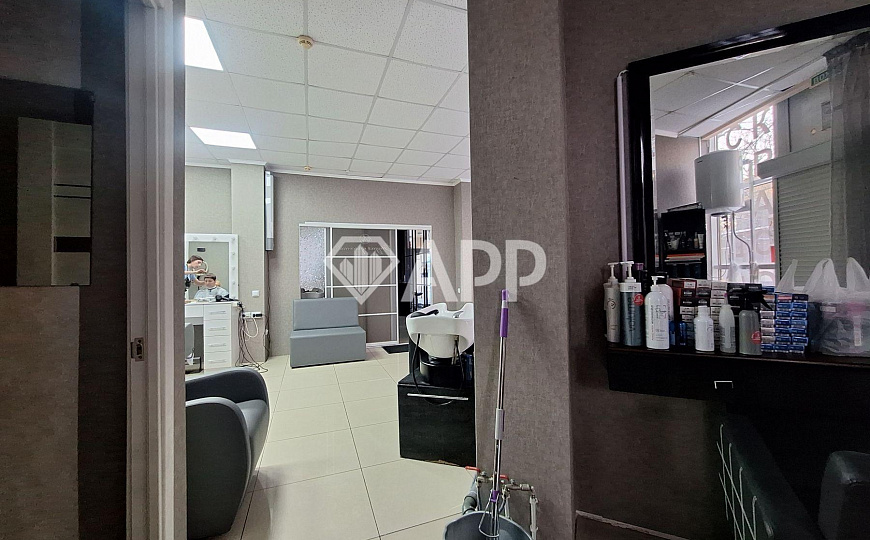 Сдам торговое помещение общей площадью 750 м² фото