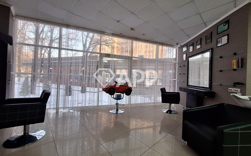 Сдам торговое помещение общей площадью 750 м² фото