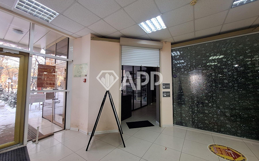 Сдам торговое помещение общей площадью 750 м² фото