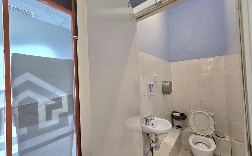 Торговое помещение на 1 линии, 1000 м² фото