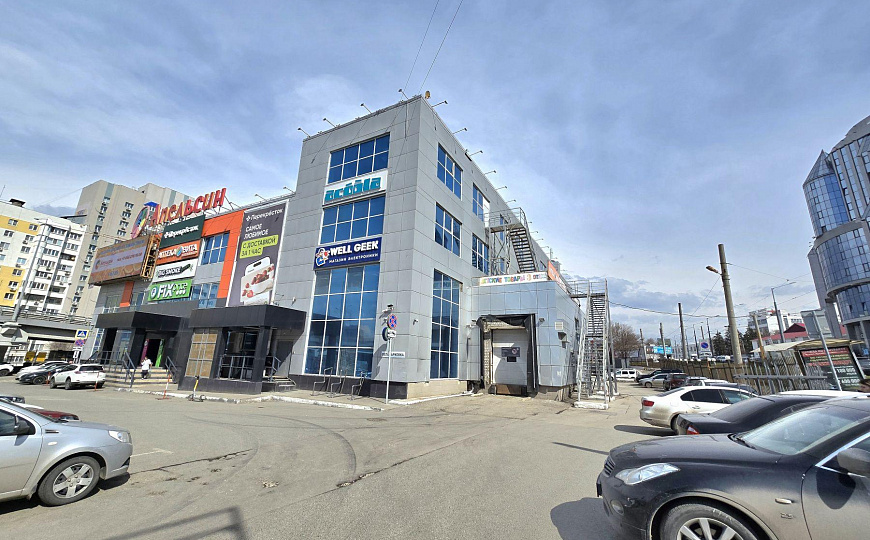 Торговое помещение на 1 линии, 1000 м² фото