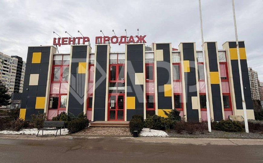 Продаю отдельно стоящее здание, 300 м² с ремонтом на участке 6 соток фото