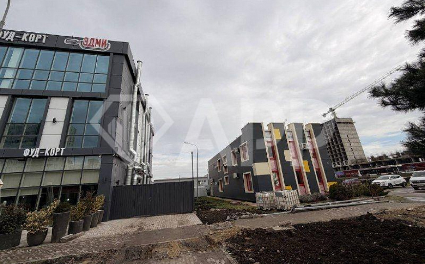 Продаю отдельно стоящее здание, 300 м² с ремонтом на участке 6 соток фото