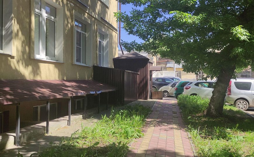Помещение с отдельным входом, 80 м2 в центре фото