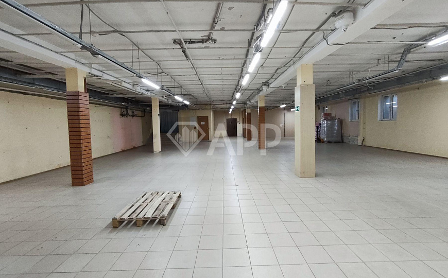 Сдам торговое помещение, 300 м² фото