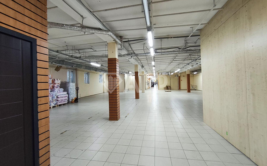 Сдам торговое помещение, 300 м² фото