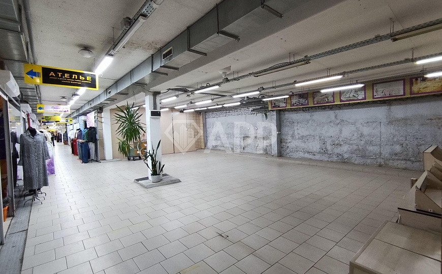 Сдам торговое помещение, 300 м² фото