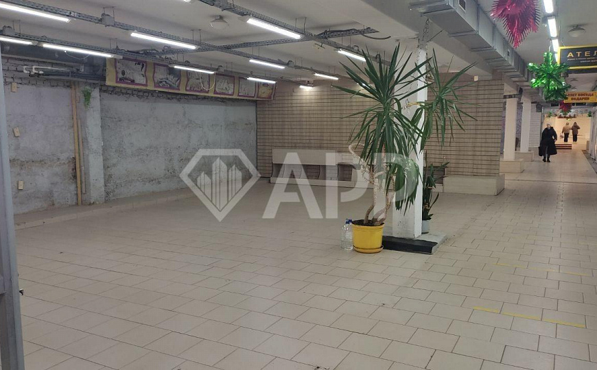 Сдам торговое помещение, 300 м² фото