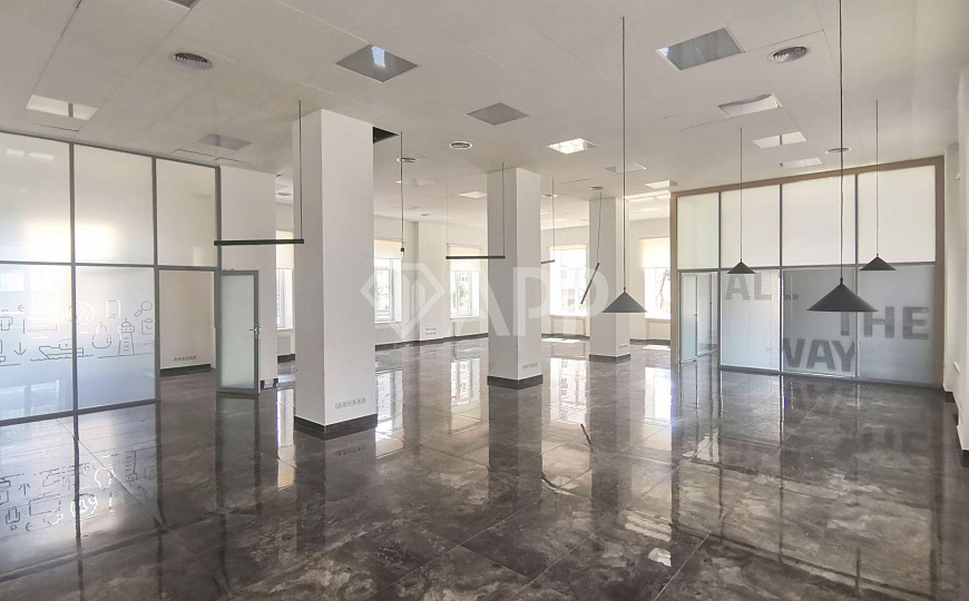 Сдаю офис с ремонтом  238 м² фото