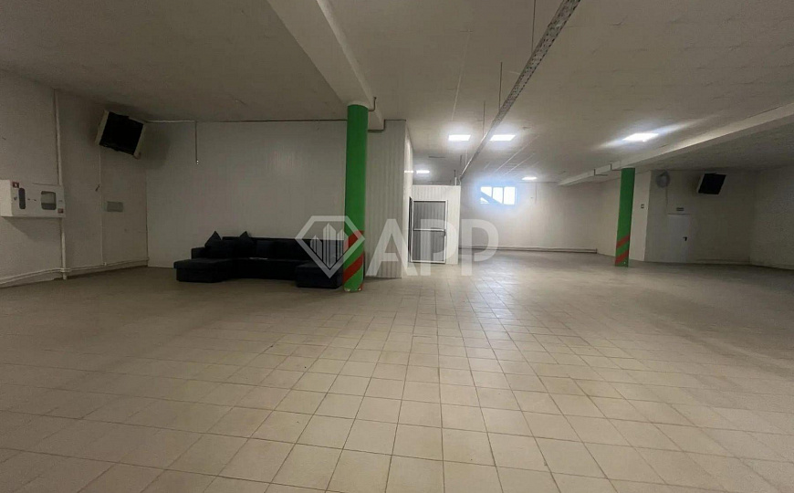 Продам торговое помещение, 2 800 м² фото