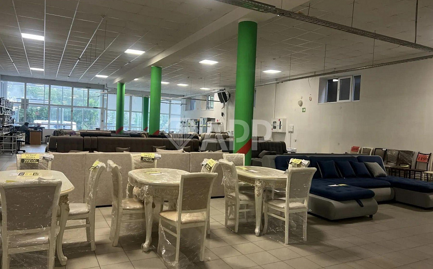 Продам торговое помещение, 2 800 м² фото