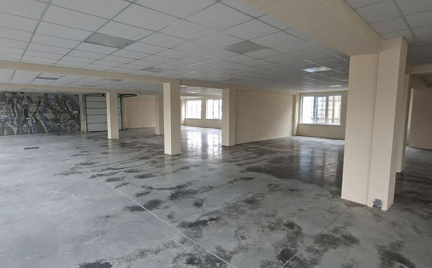 Помещение с новым ремонтом, 850 кв. м.. фото