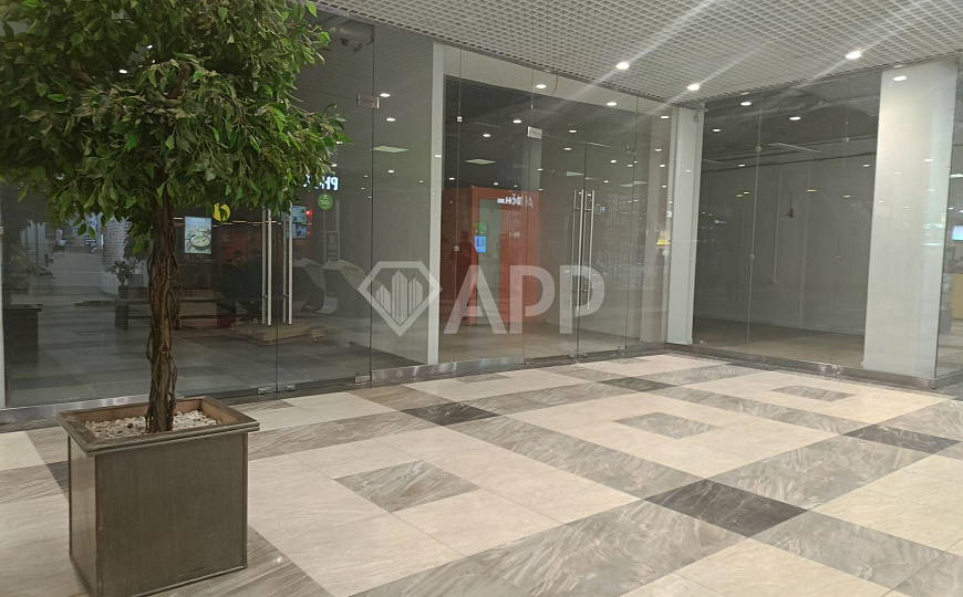 Помещения  в торговом центре 40 м² до 700 м². От метро -2 шага!  фото