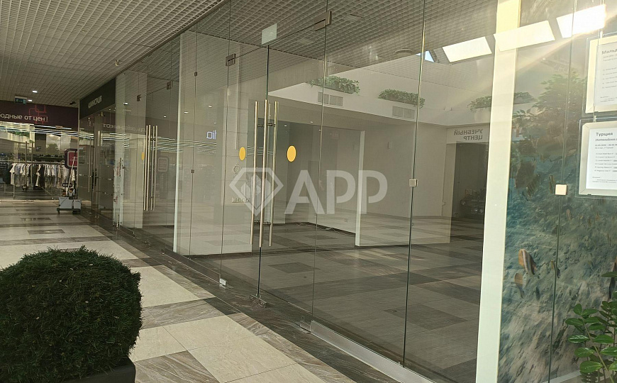 Помещения  в торговом центре 40 м² до 700 м². От метро -2 шага!  фото