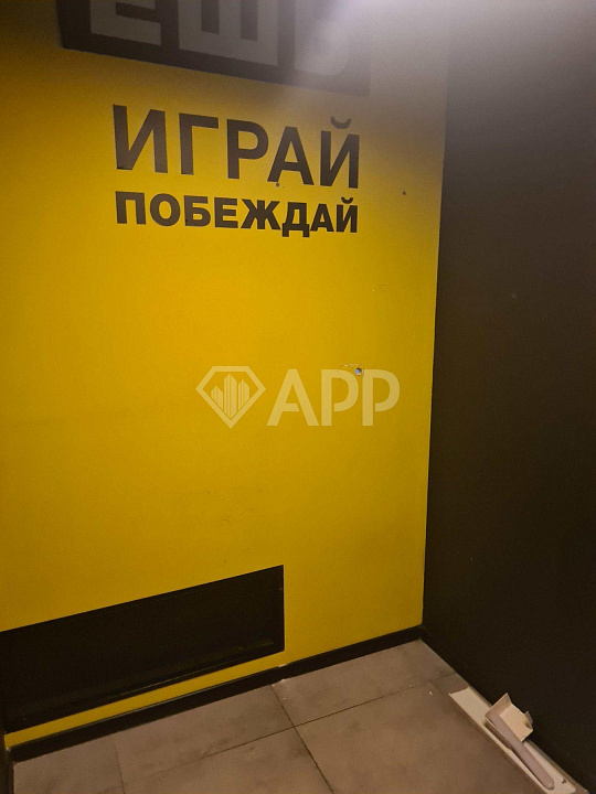  Сдам помещение в торговом центре в двух шагах от метро! 121м кв фото