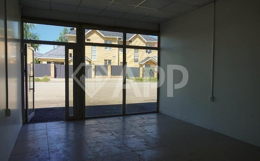 Сдам торговые площади (от 24 м²) на первой линии коттеджного поселка фото