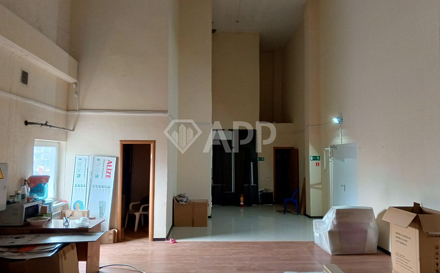 Сдаю на  первой линии торговое помещение, 405 м² фото