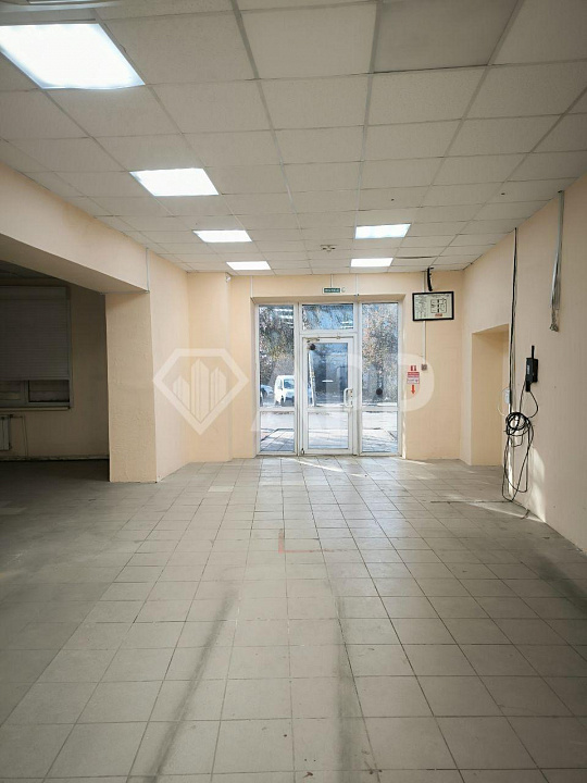 Под торговлю, услуги/Трафик/Отд.вход/Парковка фото