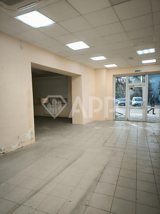 Под торговлю, услуги/Трафик/Отд.вход/Парковка фото