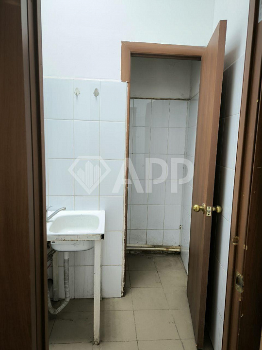 Под торговлю, услуги/Трафик/Отд.вход/Парковка фото