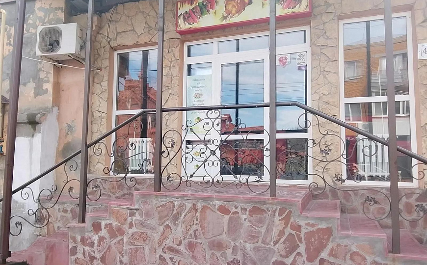 Помещение под шашлычную, шаурму, куры-гриль, суши и роллы. фото