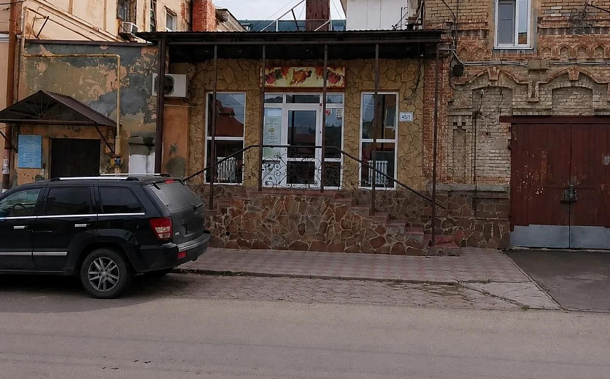 Помещение под шашлычную, шаурму, куры-гриль, суши и роллы. фото