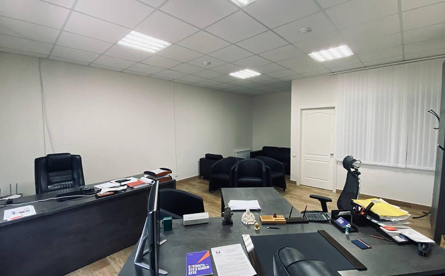 Автосалон, Офис,  Выставочный зал, 275 м2 фото