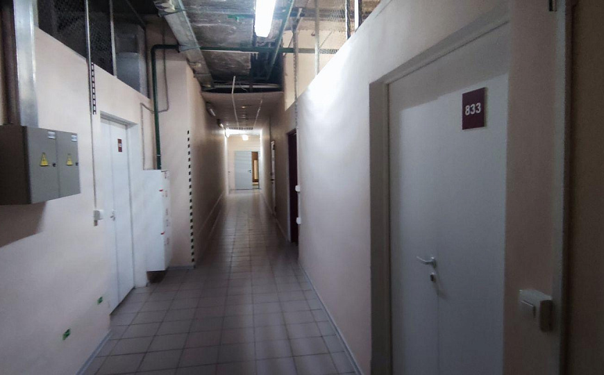Продам  этаж в проходном БЦ г Тольятти  2 717,1 м² фото