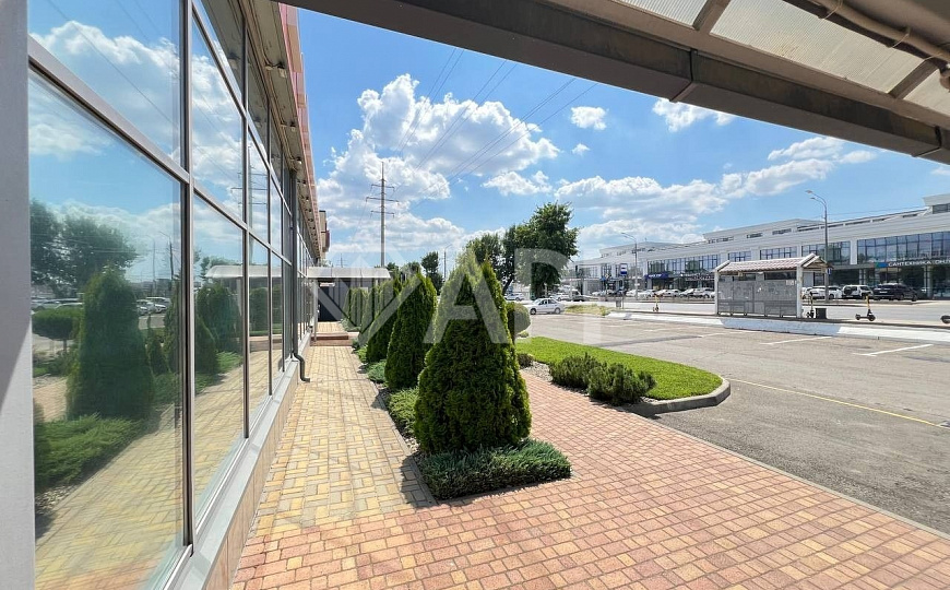 Сдаю магазин - шоурум на первой линии Ростовское шоссе, 231 м² фото