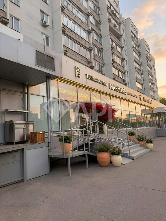 Сдам в аренду универсальное коммерческое помещение 320 м² на 1-й линии фото