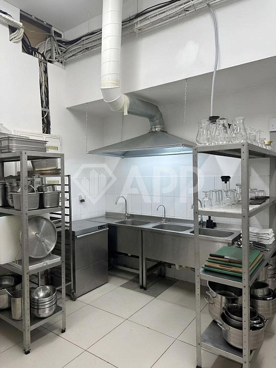 Сдам в аренду универсальное коммерческое помещение 320 м² на 1-й линии фото