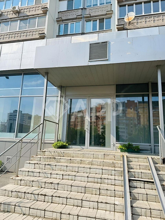 Сдам в аренду универсальное коммерческое помещение 320 м² на 1-й линии фото