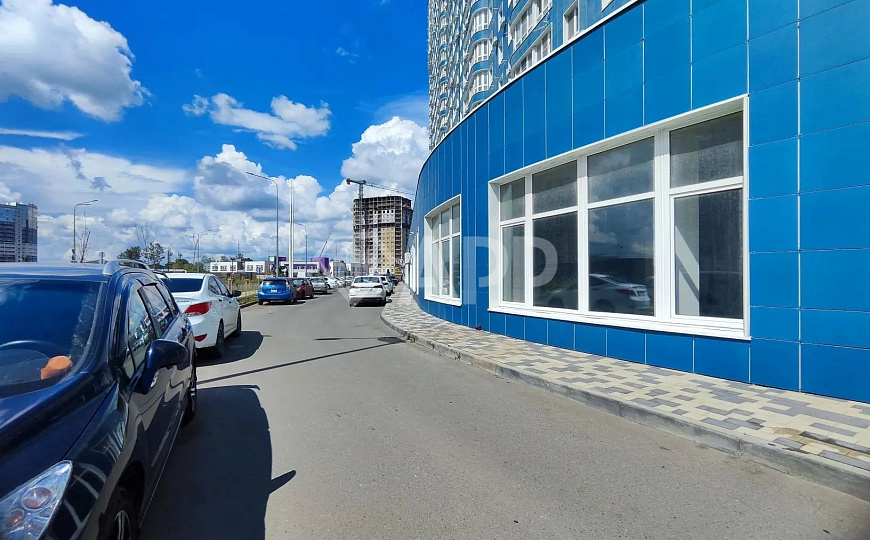 Продаю торговые помещения на 1 этаже, от 38 до 335 м² фото