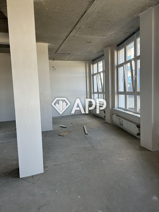 Продаю торговые помещения на 1 этаже, от 38 до 335 м² фото