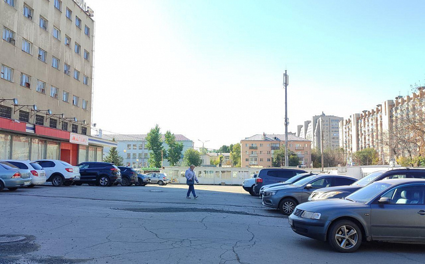 Центр города торговый центр со своей парковкой фото